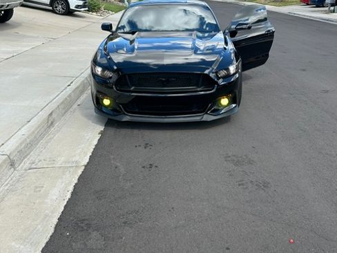Used 2017 Ford Mustang GT w/ GT Performance Package RWD image 4