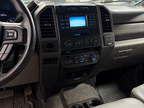 Used 2017 Ford F550 2WD Crew Cab Super Duty image 8