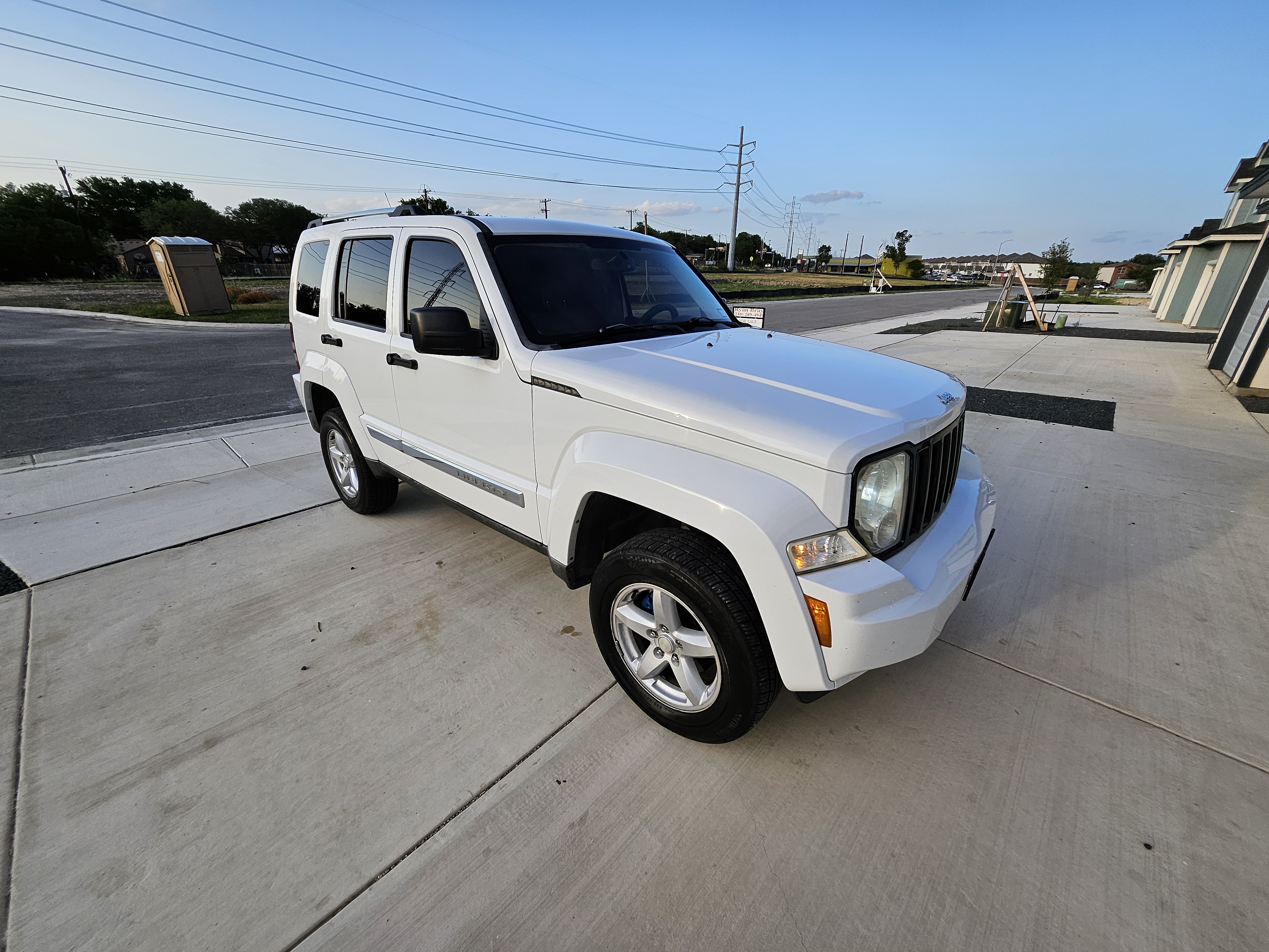 Used 2012 Jeep Liberty Limited RWD image 5