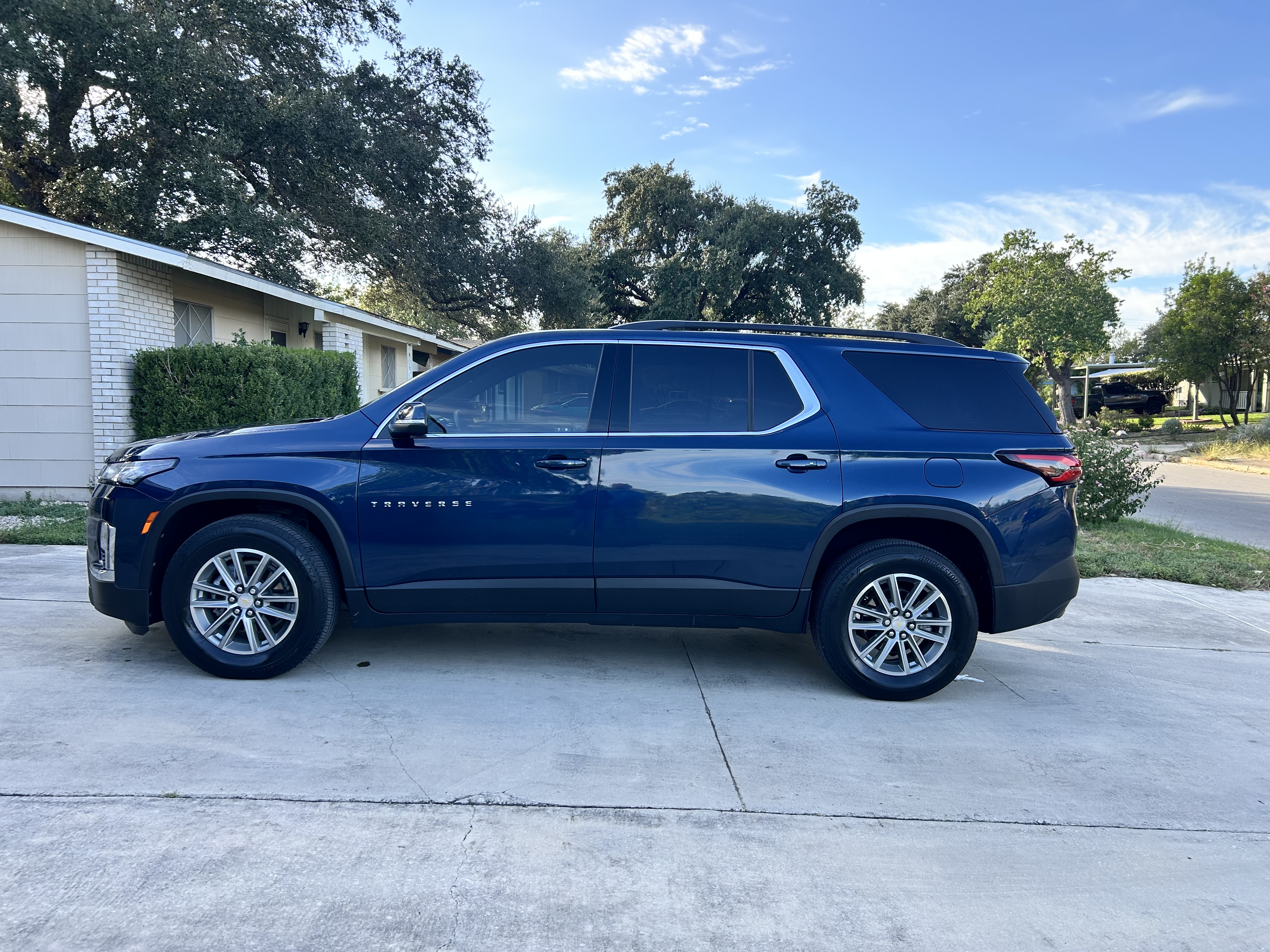 Used 2023 Chevrolet Traverse LT FWD image 6