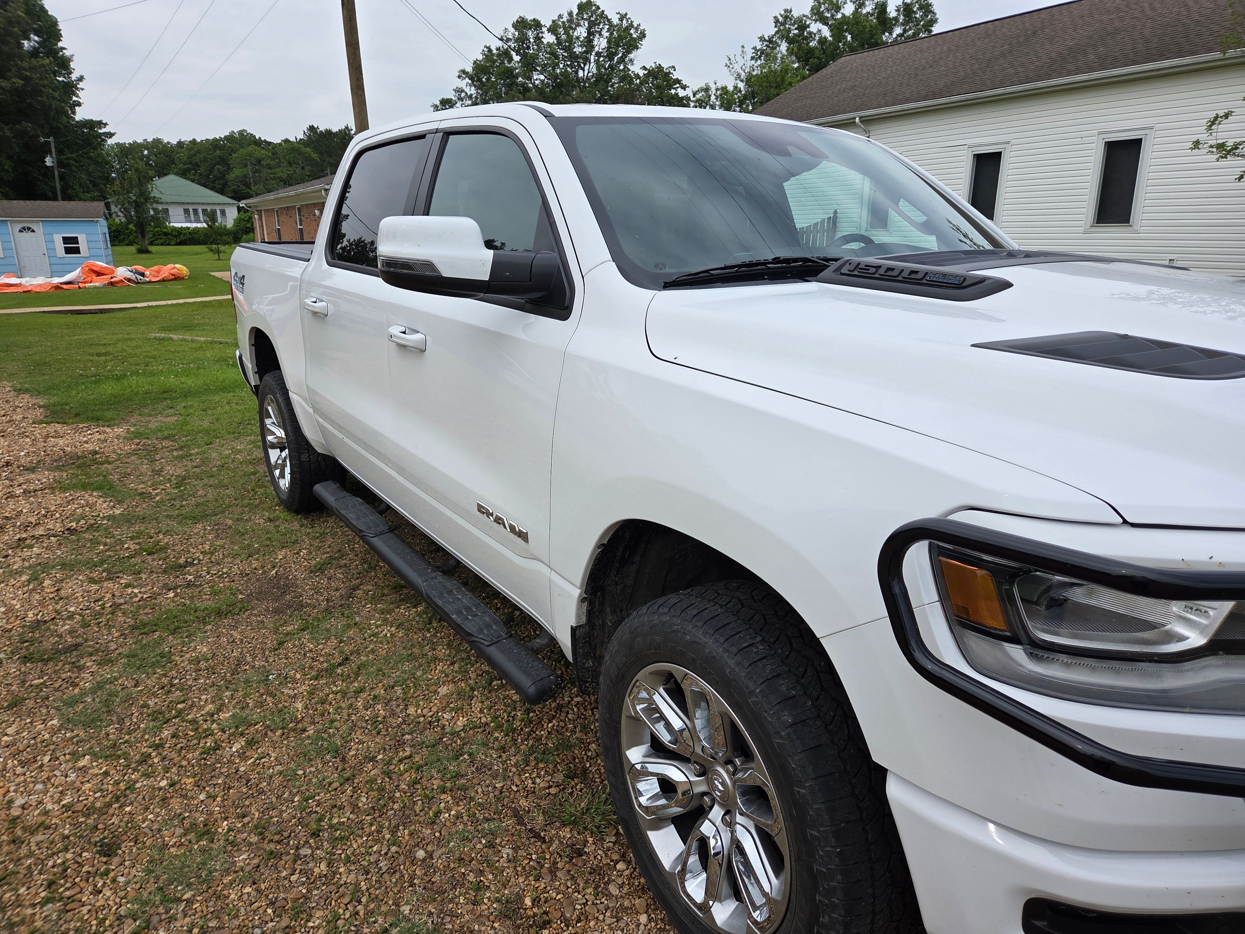 Used 2023 RAM 1500 Laramie AWD/4WD image 4
