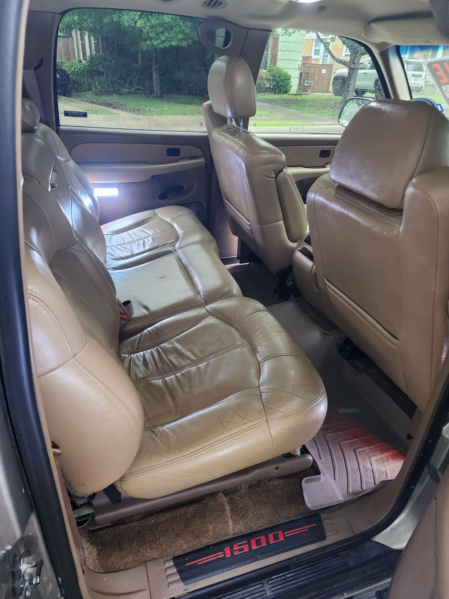 Used 2000 Chevrolet Suburban LT w/ LT Preferred Equipment Group AWD/4WD image 9