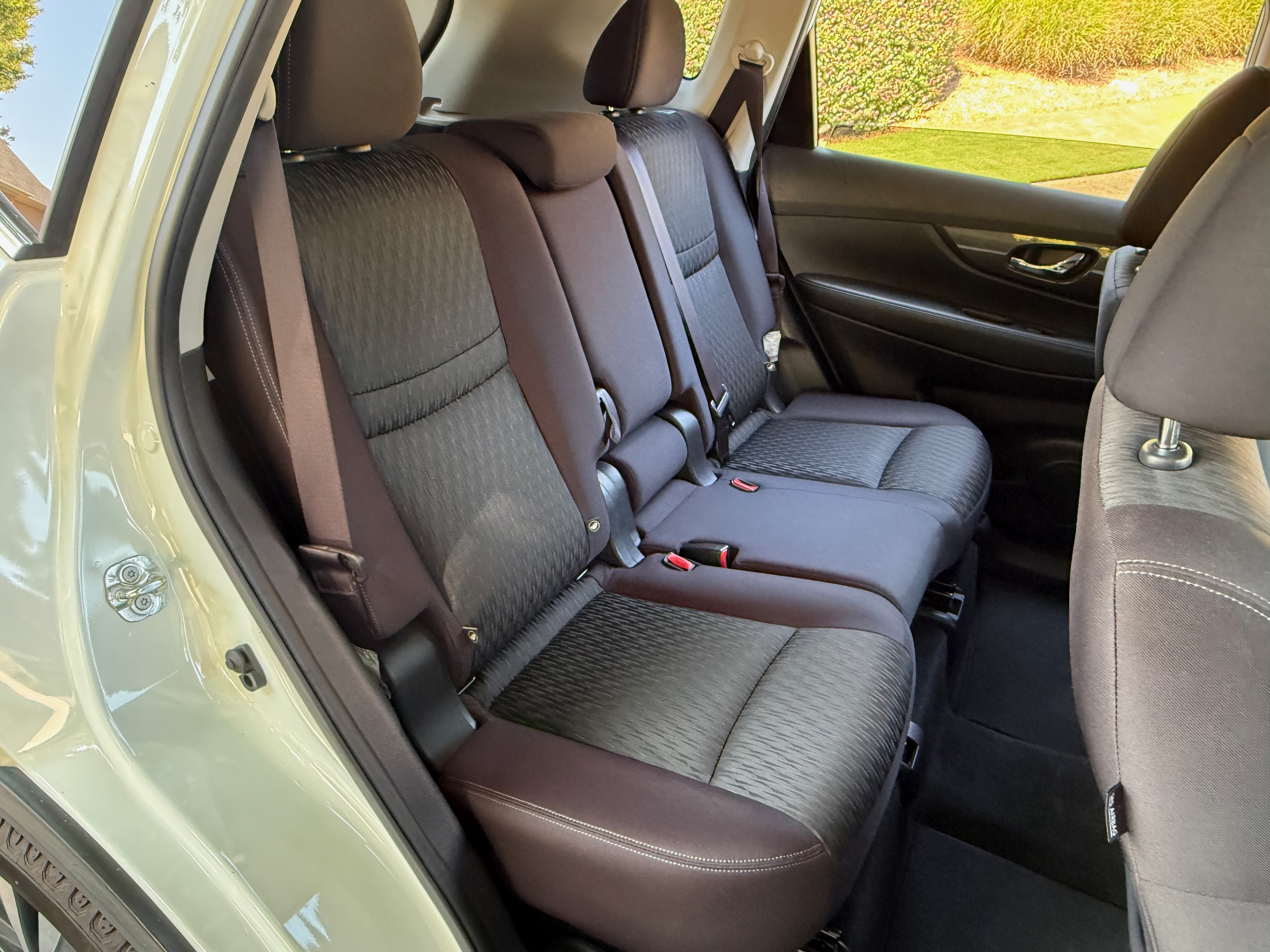 Used 2019 Nissan Rogue SV w/ Premium Package FWD image 19