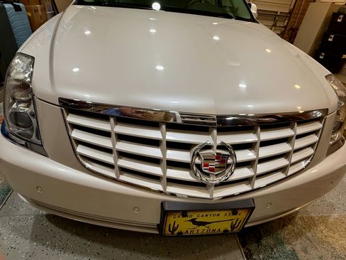 Used 2010 Cadillac DTS Premium w/ Driver Awareness Package FWD image 12