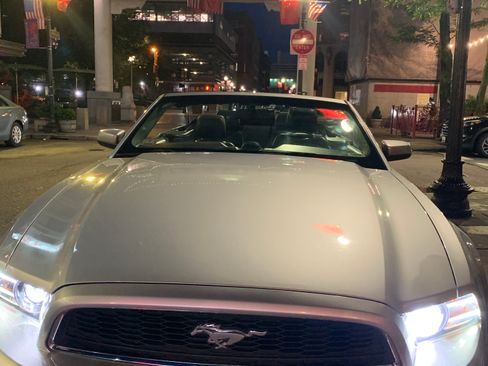 Used 2013 Ford Mustang Premium image 2