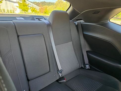 Used 2017 Dodge Challenger R/T RWD image 13