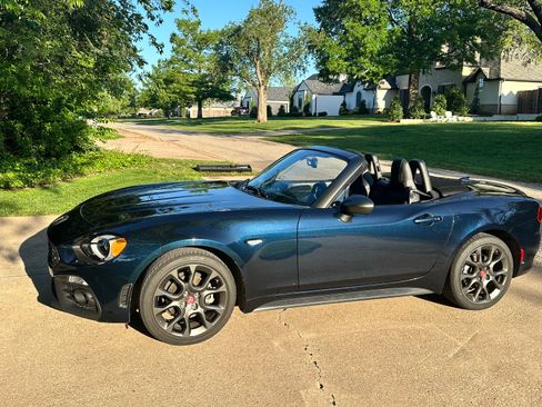 Used 2018 FIAT 124 Spider Abarth w/ Convenience Group image 1