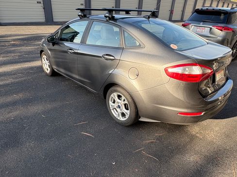 Used 2015 Ford Fiesta SE image 5