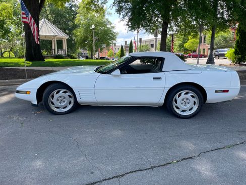 Used 1994 Chevrolet Corvette Convertible RWD image 11
