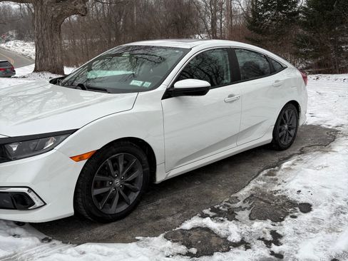 Used 2019 Honda Civic EX image 8