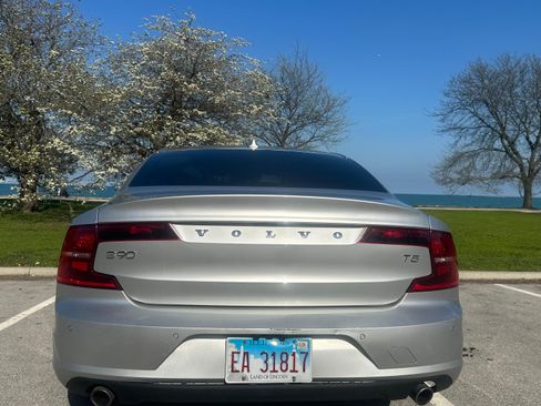 Used 2017 Volvo S90 T5 Momentum w/ Vision Package FWD image 8