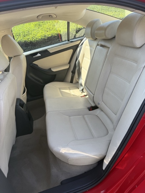 Used 2012 Volkswagen Jetta SE FWD image 9