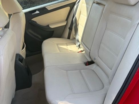 Used 2012 Volkswagen Jetta SE FWD image 9