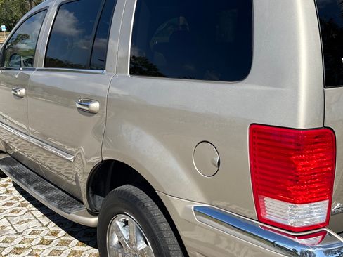 Used 2008 Chrysler Aspen Limited image 11