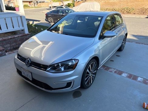 Used 2016 Volkswagen e-Golf SE image 9