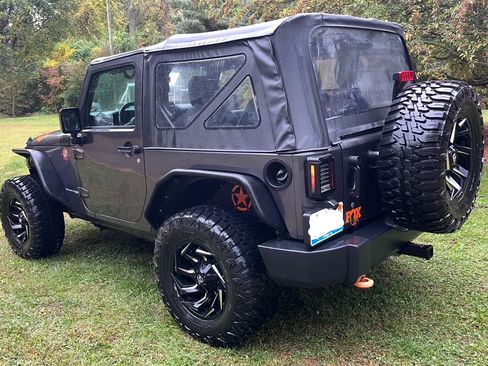 Used 2018 Jeep Wrangler Sport image 6