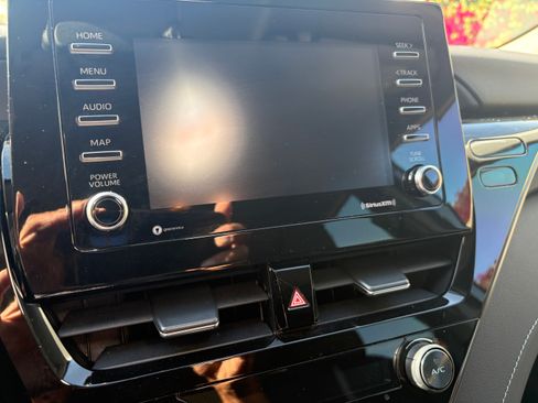 Used 2021 Toyota Camry SE w/ Carpet Mat Package (TMS) image 11