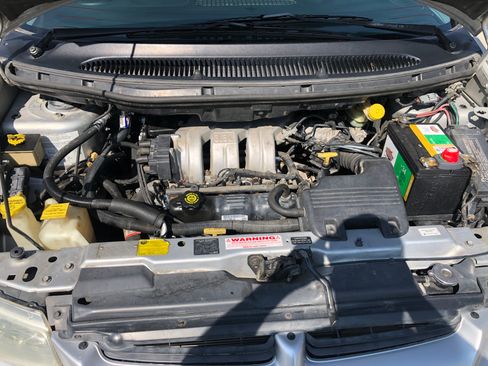 Used 2000 Dodge Grand Caravan SE image 9