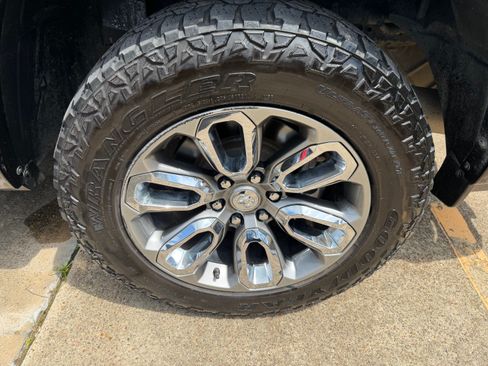 Used 2020 RAM 1500 Laramie w/ Sport Appearance Package AWD/4WD image 12