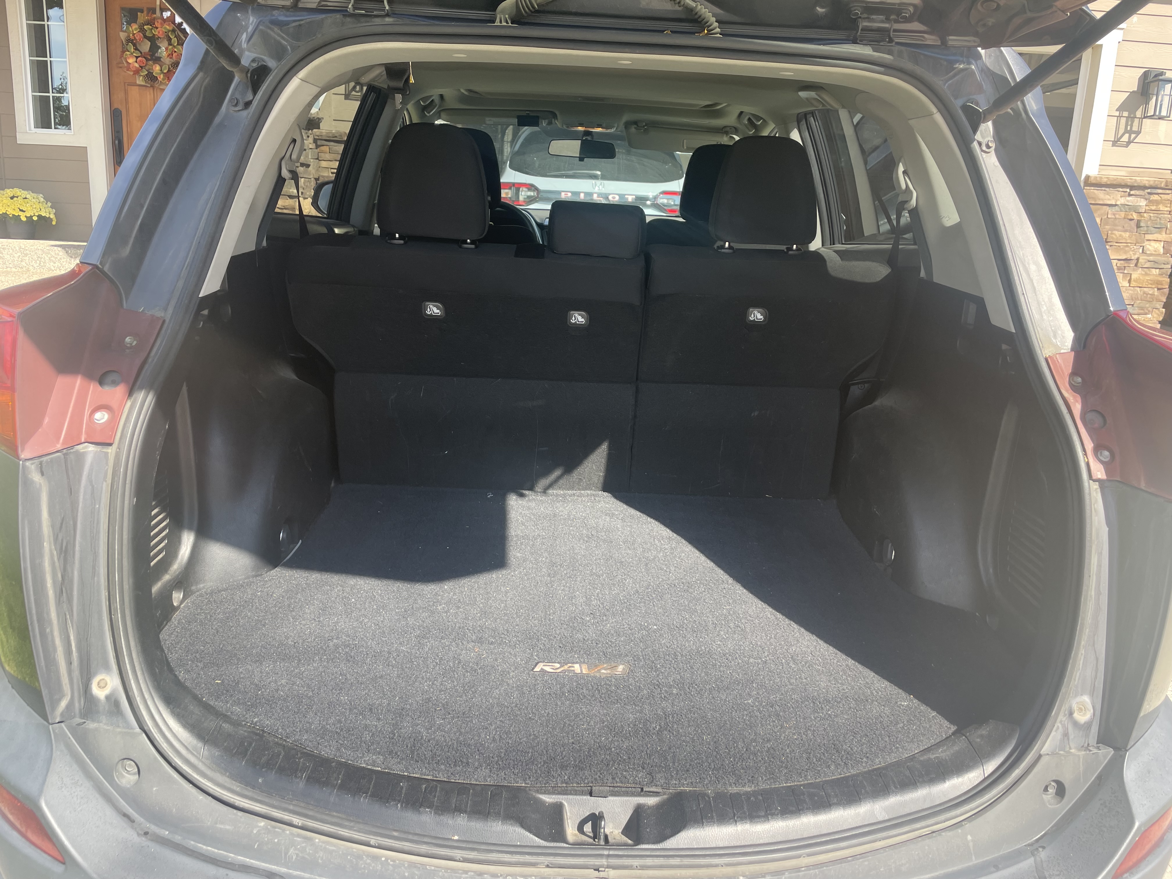 Used 2014 Toyota RAV4 XLE AWD/4WD image 3