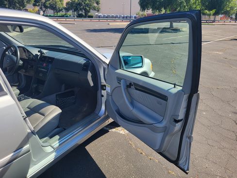 Used 2000 Mercedes-Benz C 280 Sedan image 21
