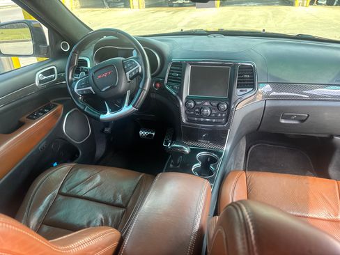 Used 2015 Jeep Grand Cherokee SRT w/ Luxury Group II AWD/4WD image 5