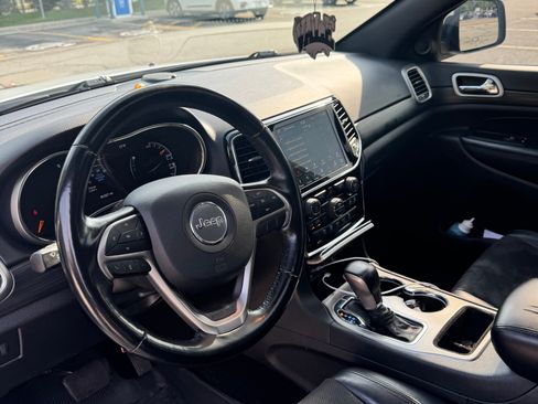 Used 2021 Jeep Grand Cherokee Laredo X RWD image 6