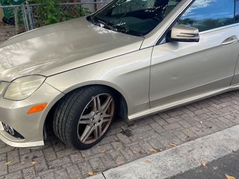 Used 2010 Mercedes-Benz E 350 E 350 Sedan 4D image 4