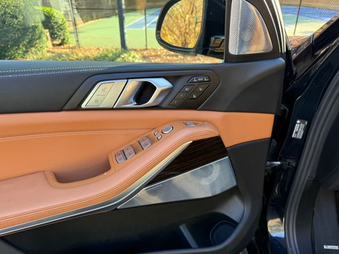 Used 2020 BMW X7 M50i image 11