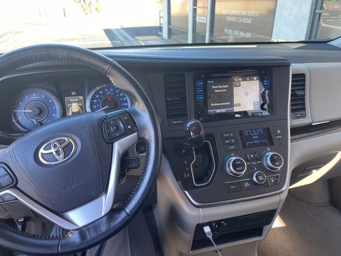 Used 2015 Toyota Sienna Limited image 10