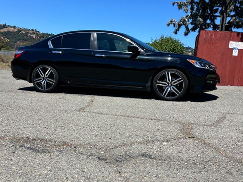 Used 2016 Honda Accord Sport image 6