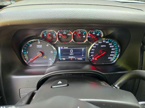 Used 2020 Chevrolet Suburban LT RWD image 18