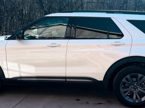 Used 2022 Ford Explorer XLT w/ Equipment Group 202A image 2