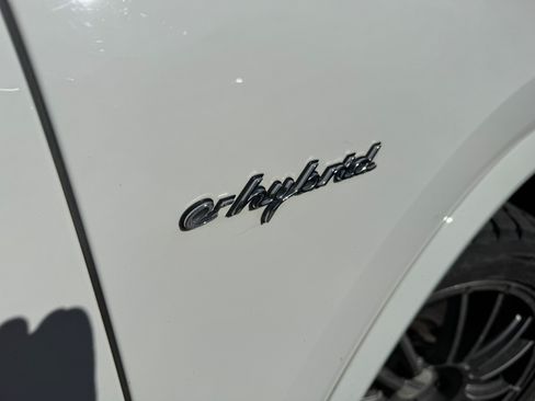Used 2021 Porsche Cayenne E-Hybrid image 8