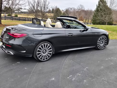 Used 2024 Mercedes-Benz CLE 450 4MATIC Cabriolet image 10