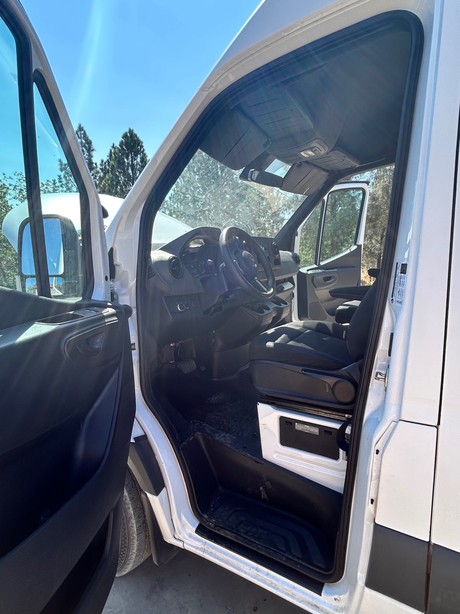 Used 2021 Mercedes-Benz Sprinter 1500 image 8