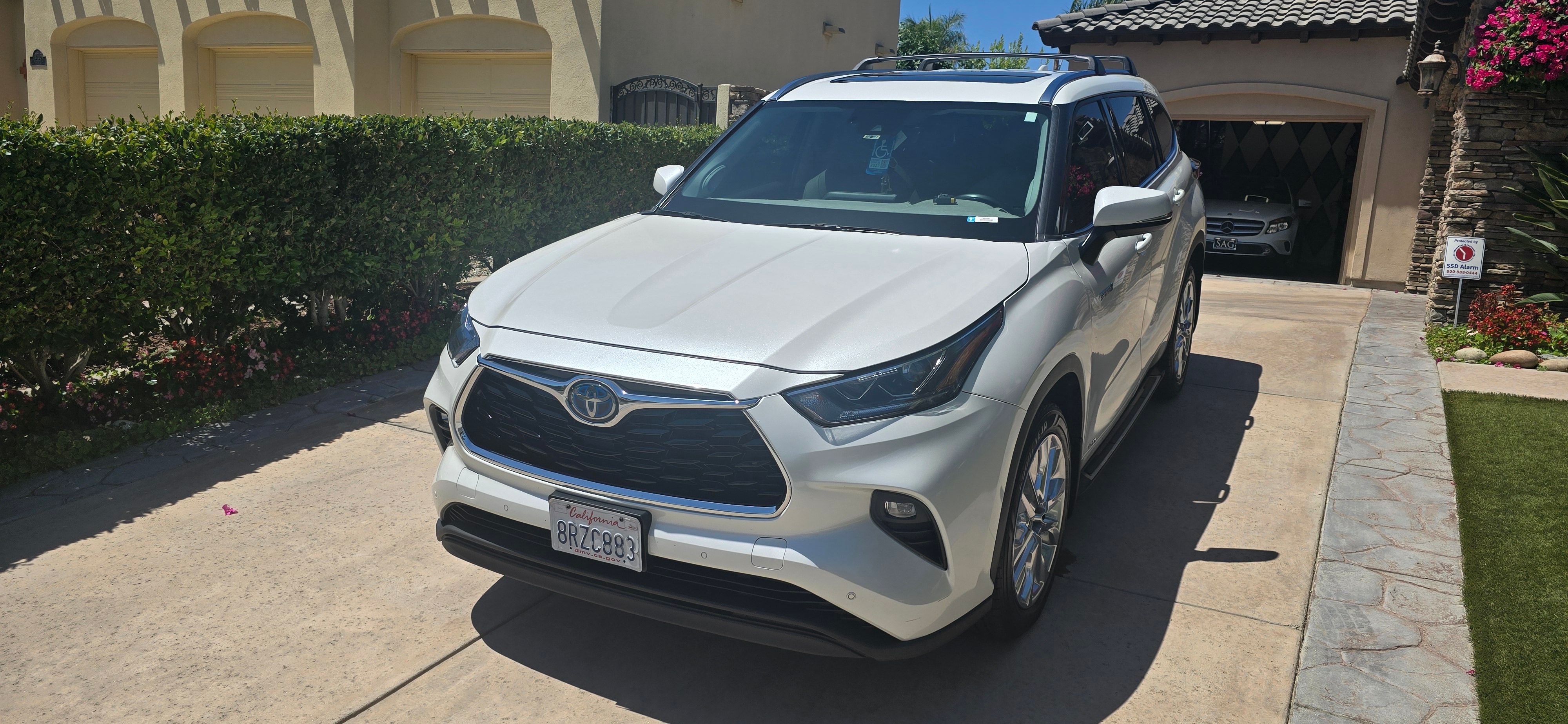Used 2020 Toyota Highlander Limited AWD/4WD image 1