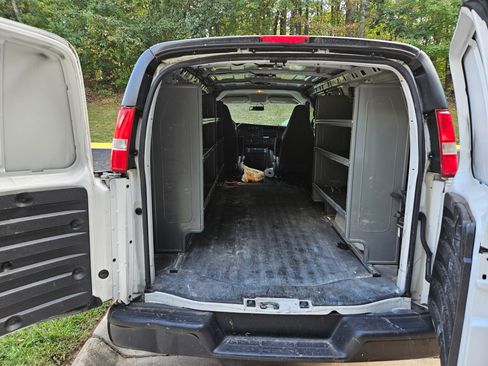 Used 2017 Chevrolet Express 2500 image 9