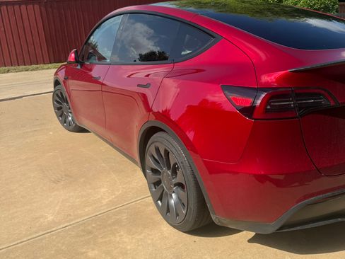 Used 2025 Tesla Model Y Performance image 4