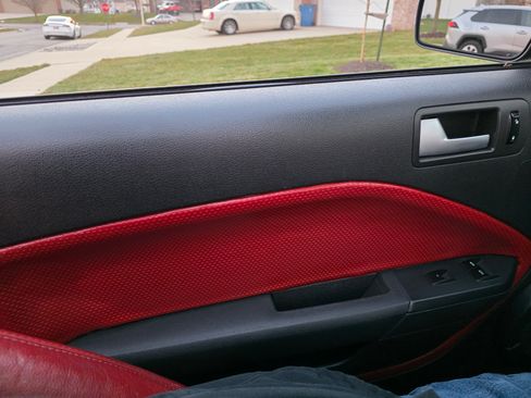 Used 2005 Ford Mustang GT Premium image 14