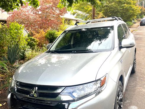 Used 2018 Mitsubishi Outlander SEL image 19