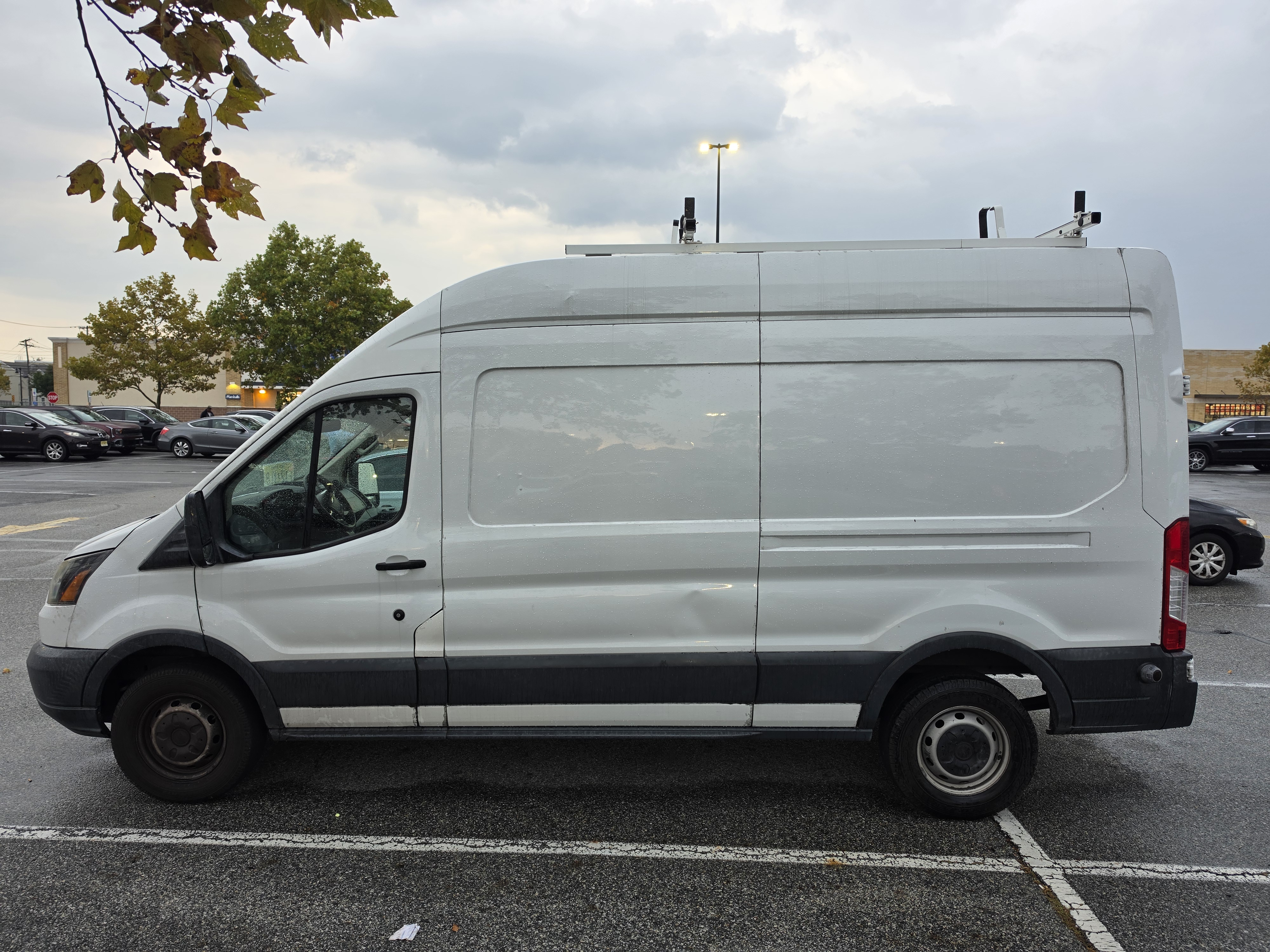Used 2018 Ford Transit 250 148 High Roof RWD image 4