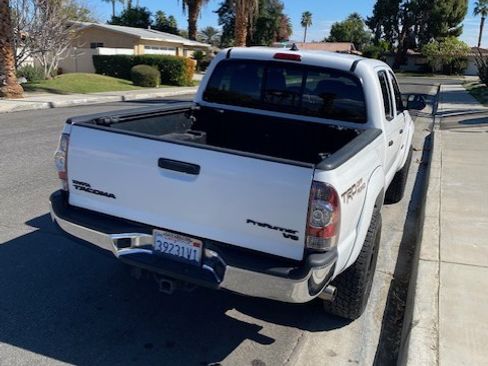 Used 2015 Toyota Tacoma PreRunner w/ TRD Off-Road Package image 4