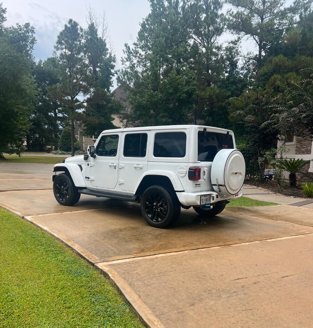 Used 2021 Jeep Wrangler Unlimited Sahara AWD/4WD image 8