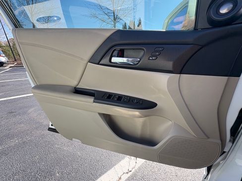 Used 2015 Honda Accord EX-L image 11