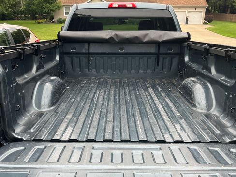 Used 2015 GMC Sierra 2500 SLT w/ Suspension Package, Off-Road AWD/4WD image 9