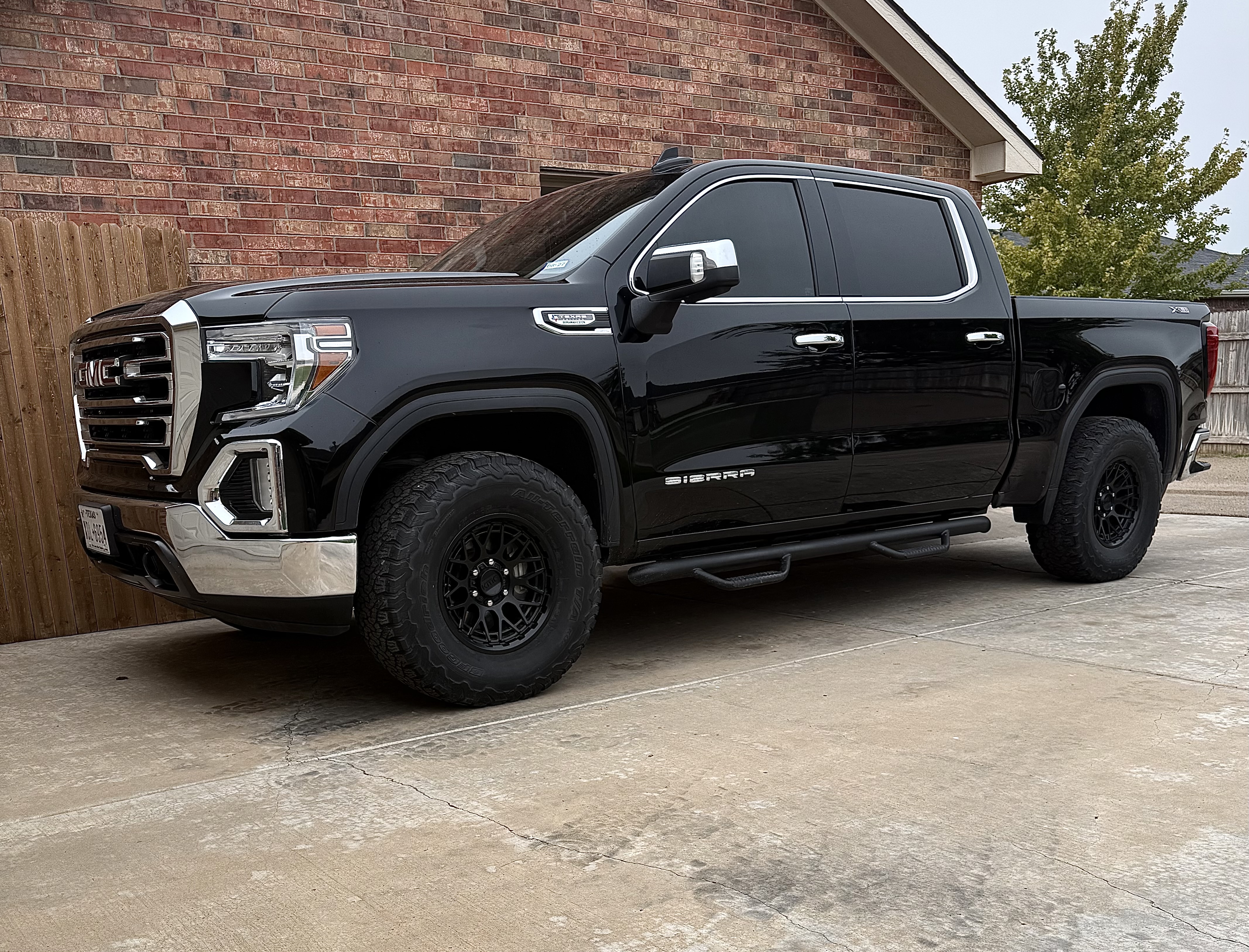 Used 2021 GMC Sierra 1500 SLT AWD/4WD image 1