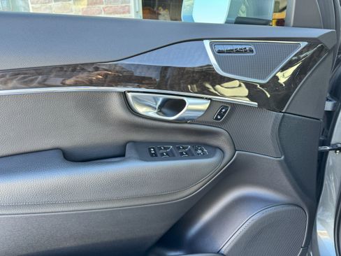 Used 2018 Volvo XC90 T6 Momentum w/ Momentum Plus Package image 23