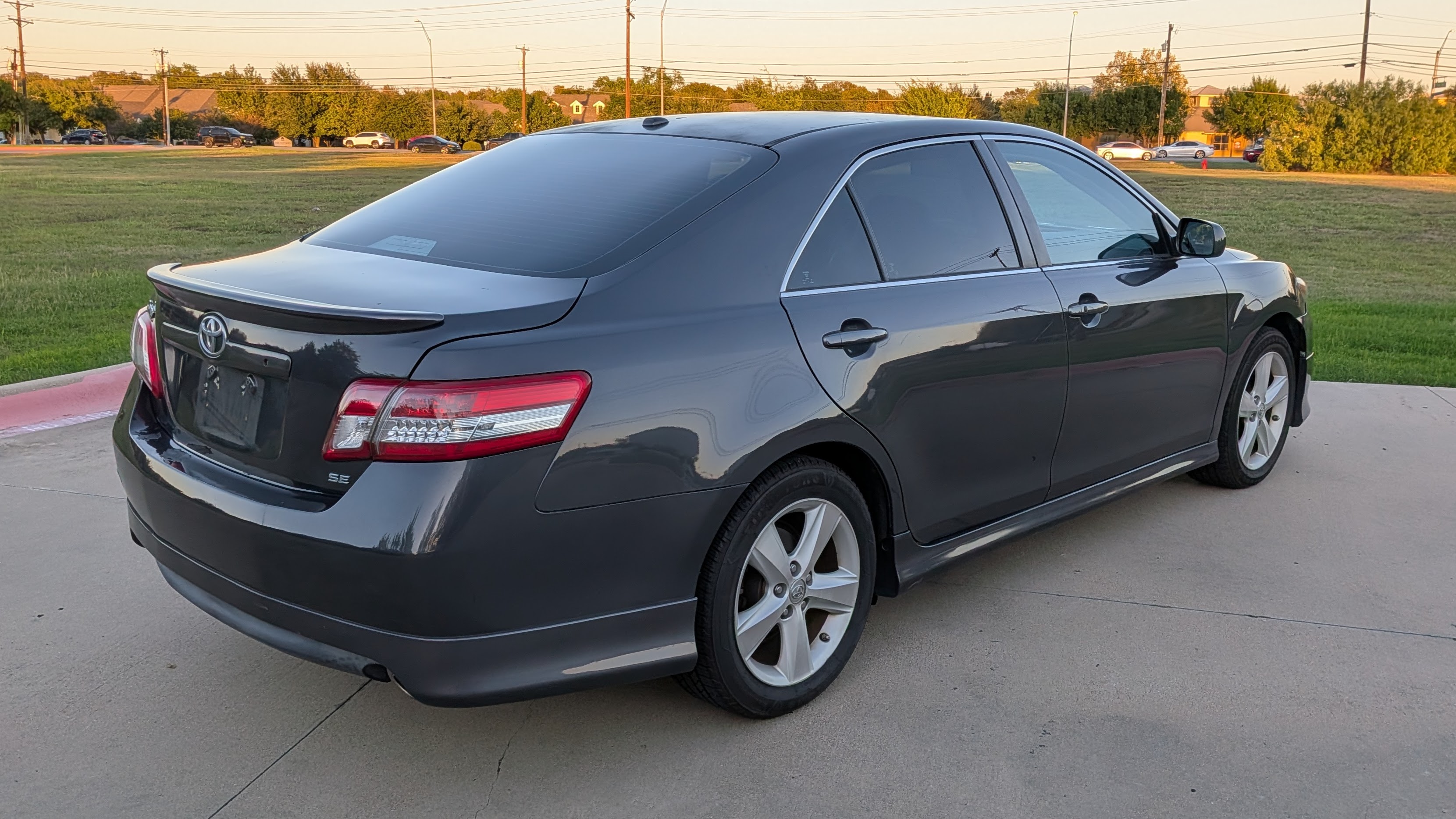 Used 2011 Toyota Camry SE w/ Sport Leather Pkg FWD image 8