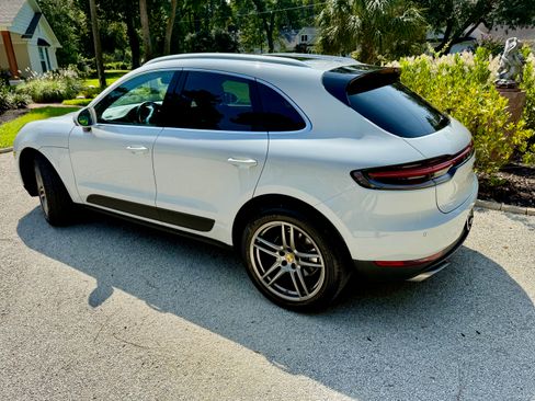 Used 2021 Porsche Macan AWD/4WD image 2
